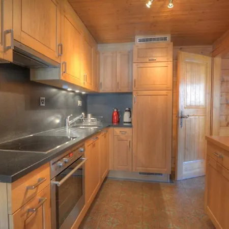 Feline A Avec Vue Sur Les Alpes *